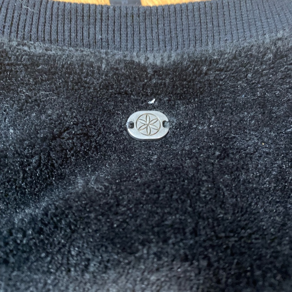 GAIAM Black Lux Plush Fleece Crewneck Sweatshirt - Size M - Picture 5 of 8